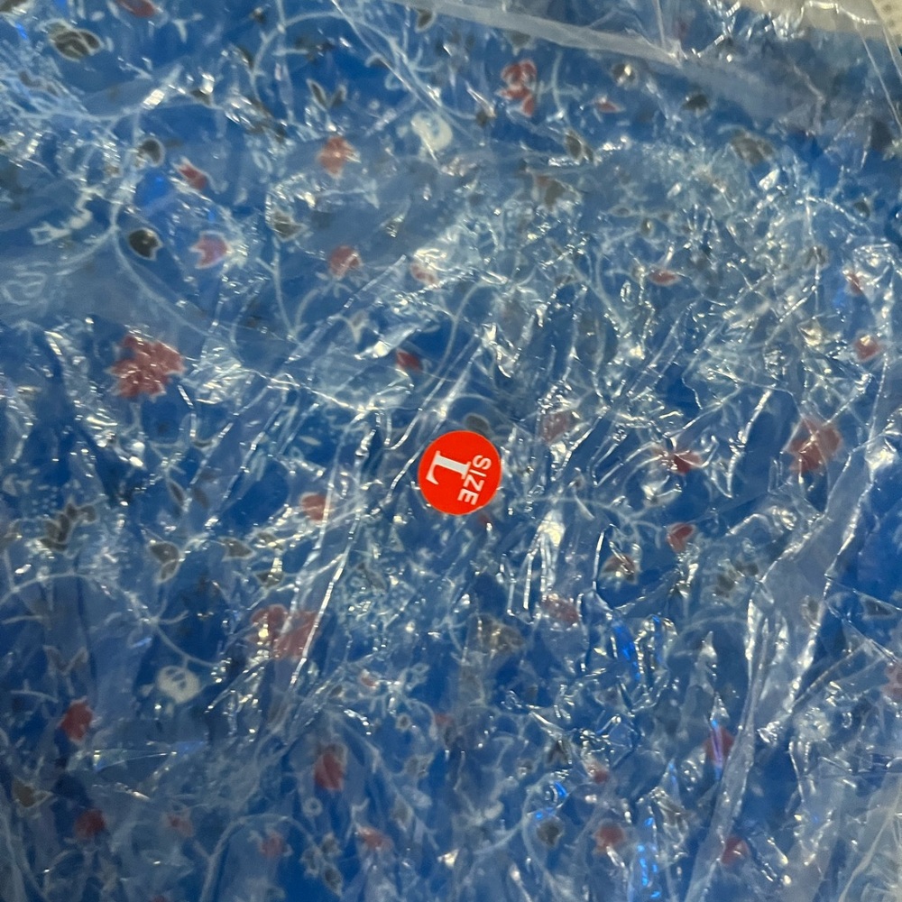 Tops - Picture 2 of 3